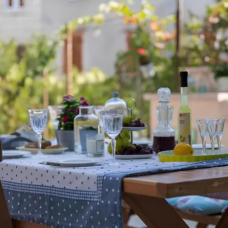 Lemon & Mint * Komiza