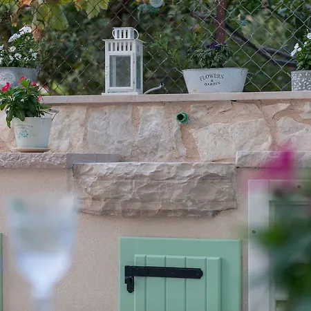 Lemon & Mint Komiža