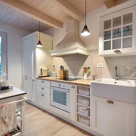 Lemon & Mint Vila Komiza